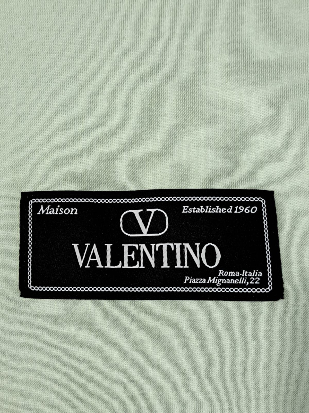 T-SHIRT ESTILO "VALENTINO"