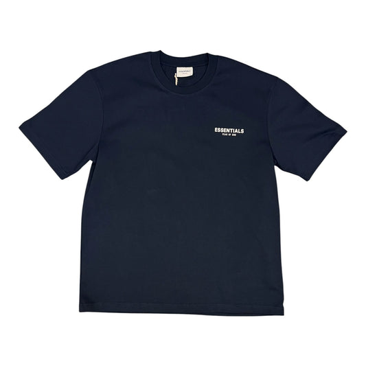 T-shirt estilo "ESSENTIALS"